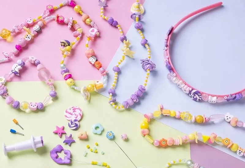 Kralen maken van sieradenklei voor je eigen sieraden