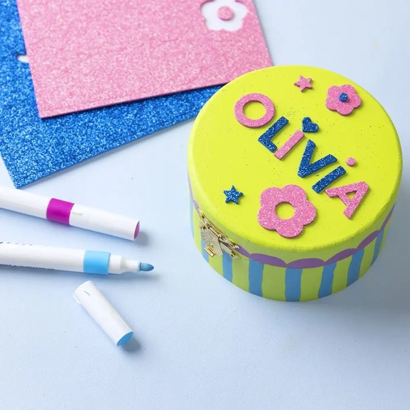 Houten doosje schilderen en versieren met stickers