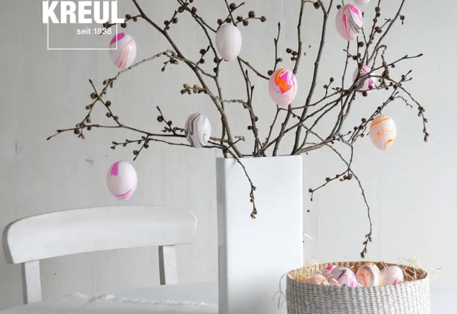 Vrolijke neon paaseieren met Magic Marble verf