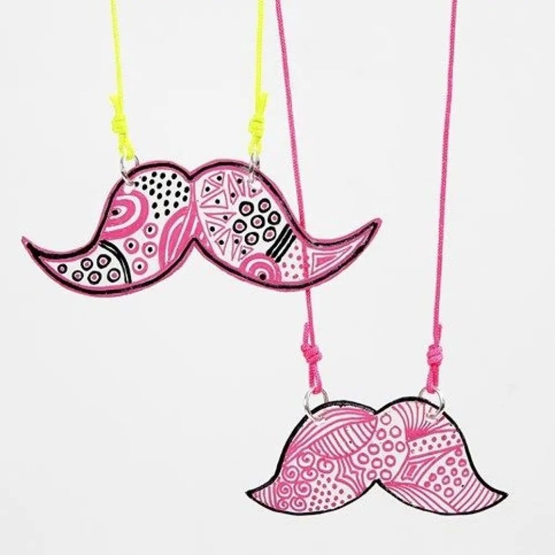 Snor ketting maken van krimpfolie en neon macramékoord