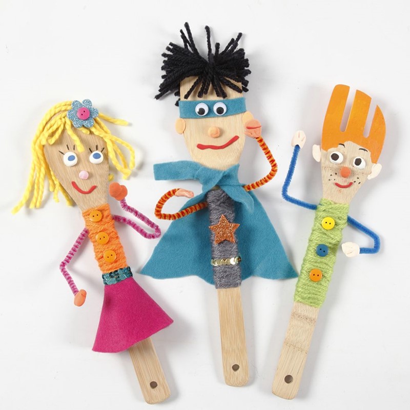 Poppentheaterpoppen maken van houten keukengerei
